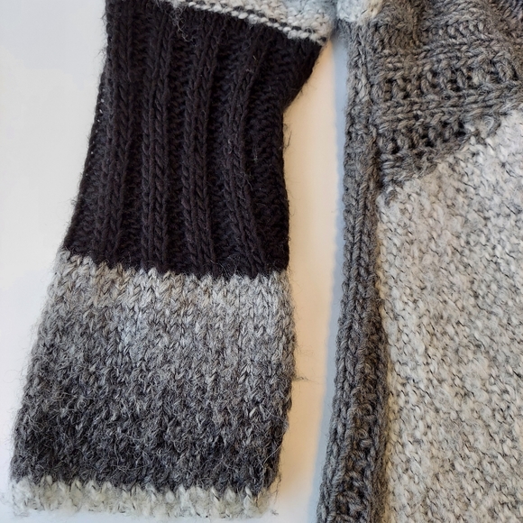 French Acrylic Sweater - Picture 6 of 10